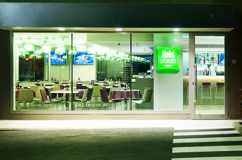 Hotel Ibis Styles Lleida Torrefarrera Buitenkant foto