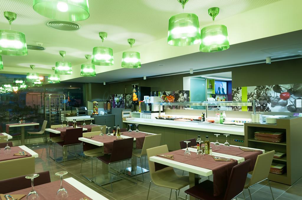 Hotel Ibis Styles Lleida Torrefarrera Buitenkant foto