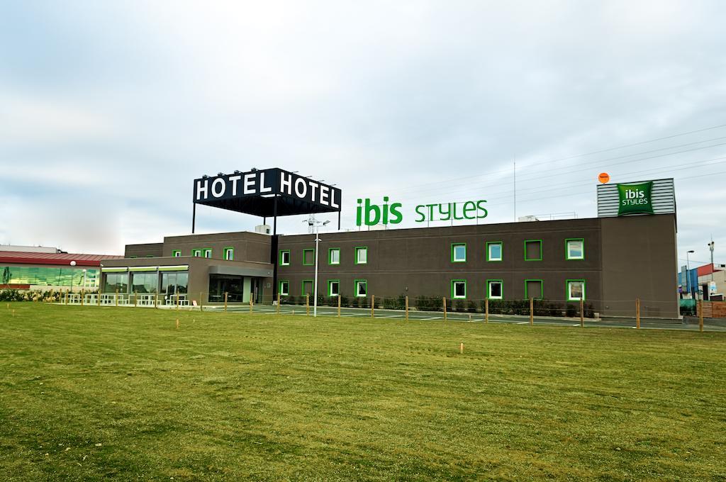 Hotel Ibis Styles Lleida Torrefarrera Buitenkant foto
