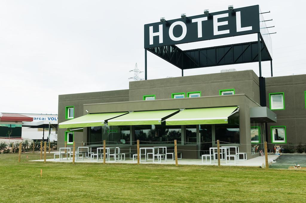 Hotel Ibis Styles Lleida Torrefarrera Buitenkant foto