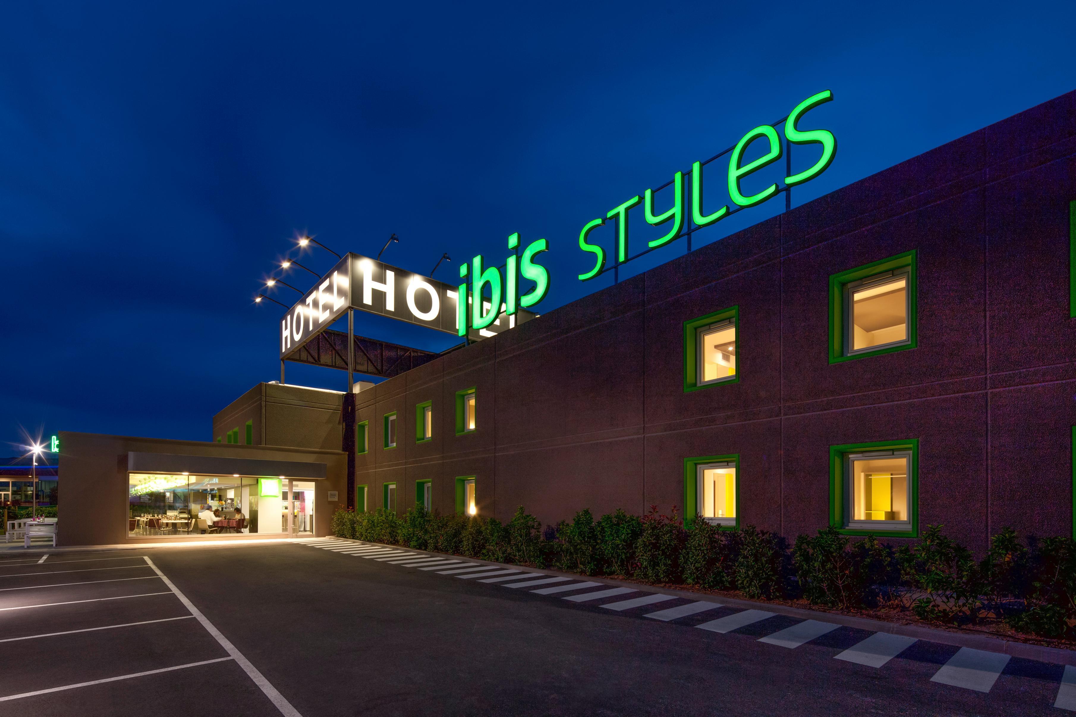 Hotel Ibis Styles Lleida Torrefarrera Buitenkant foto