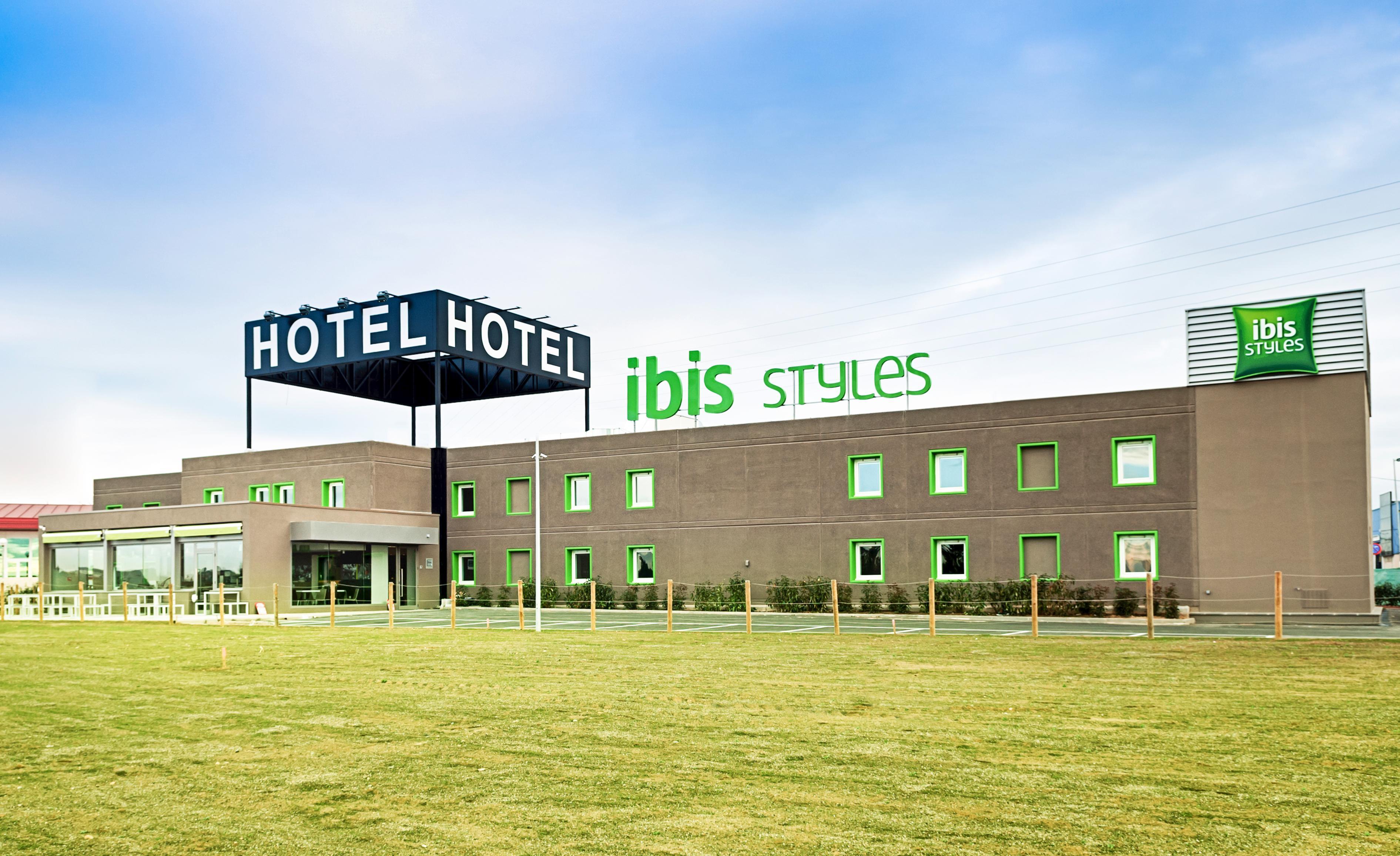 Hotel Ibis Styles Lleida Torrefarrera Buitenkant foto