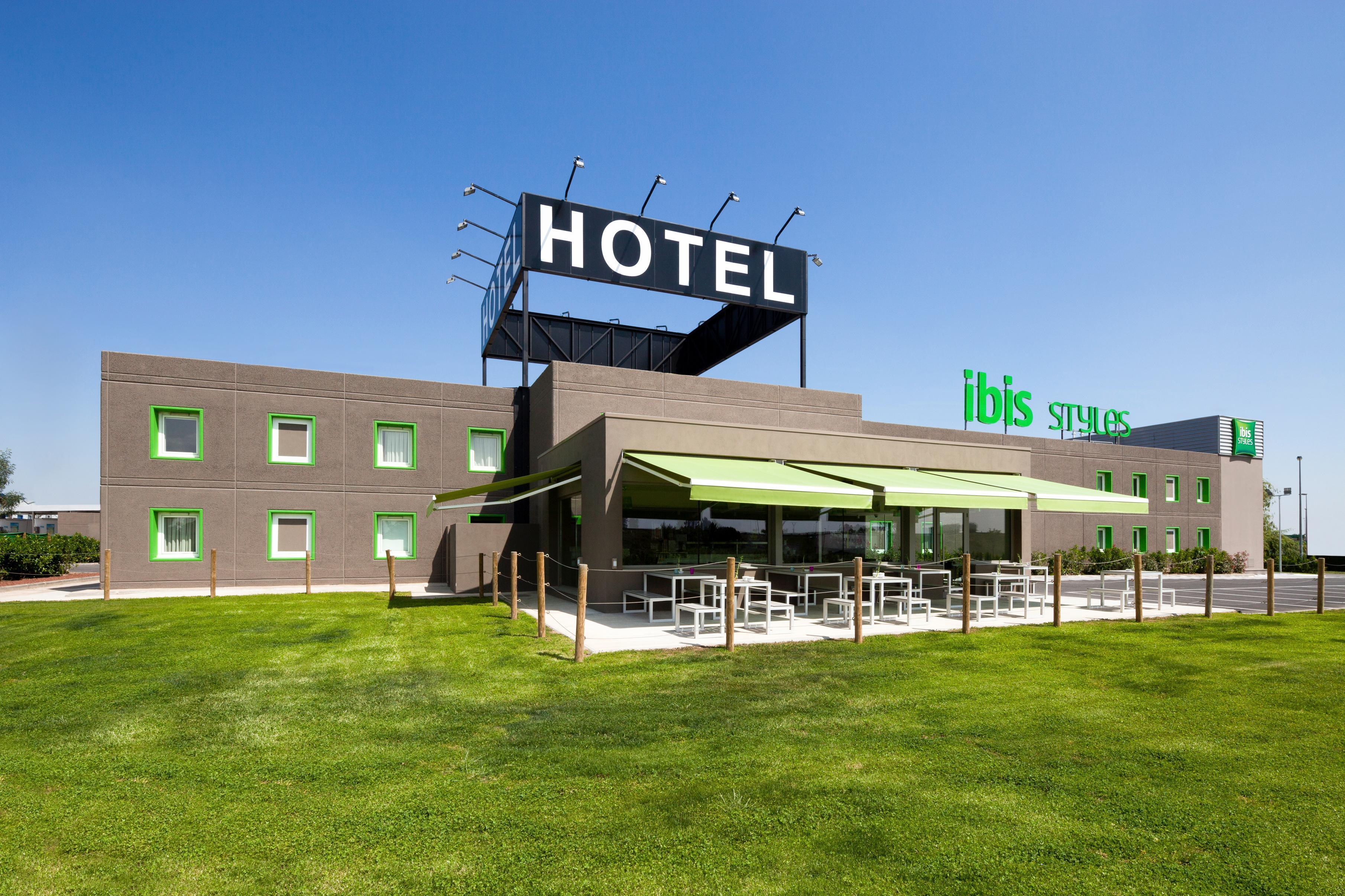 Hotel Ibis Styles Lleida Torrefarrera Buitenkant foto