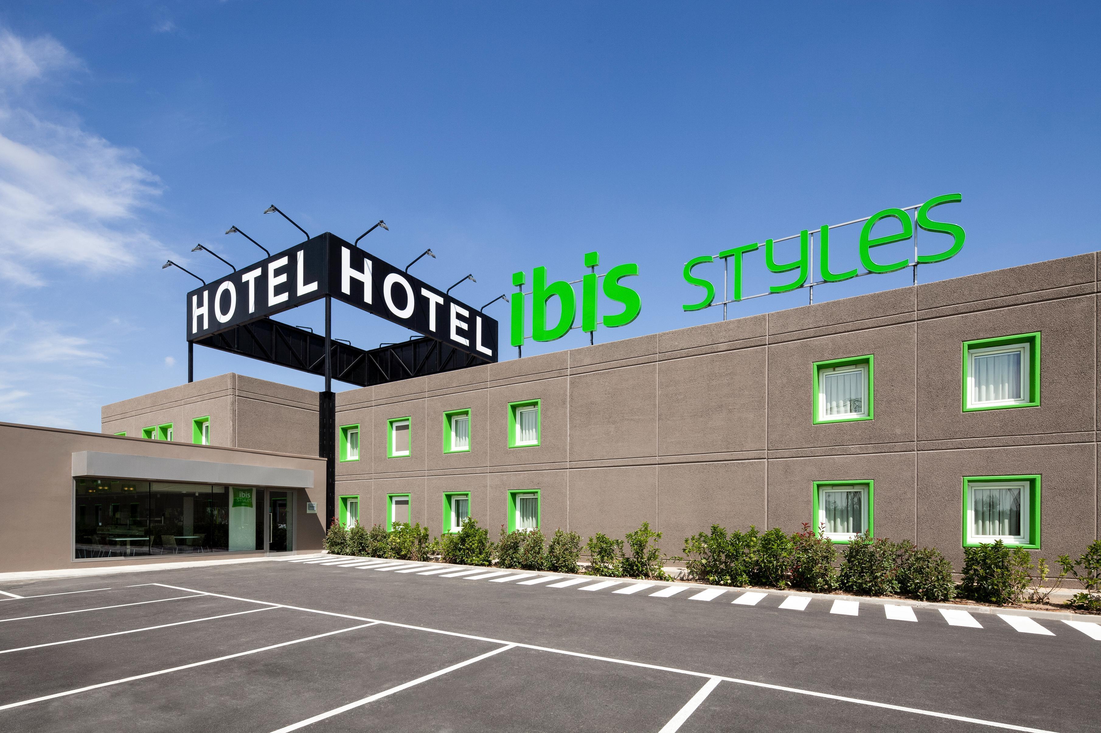 Hotel Ibis Styles Lleida Torrefarrera Buitenkant foto