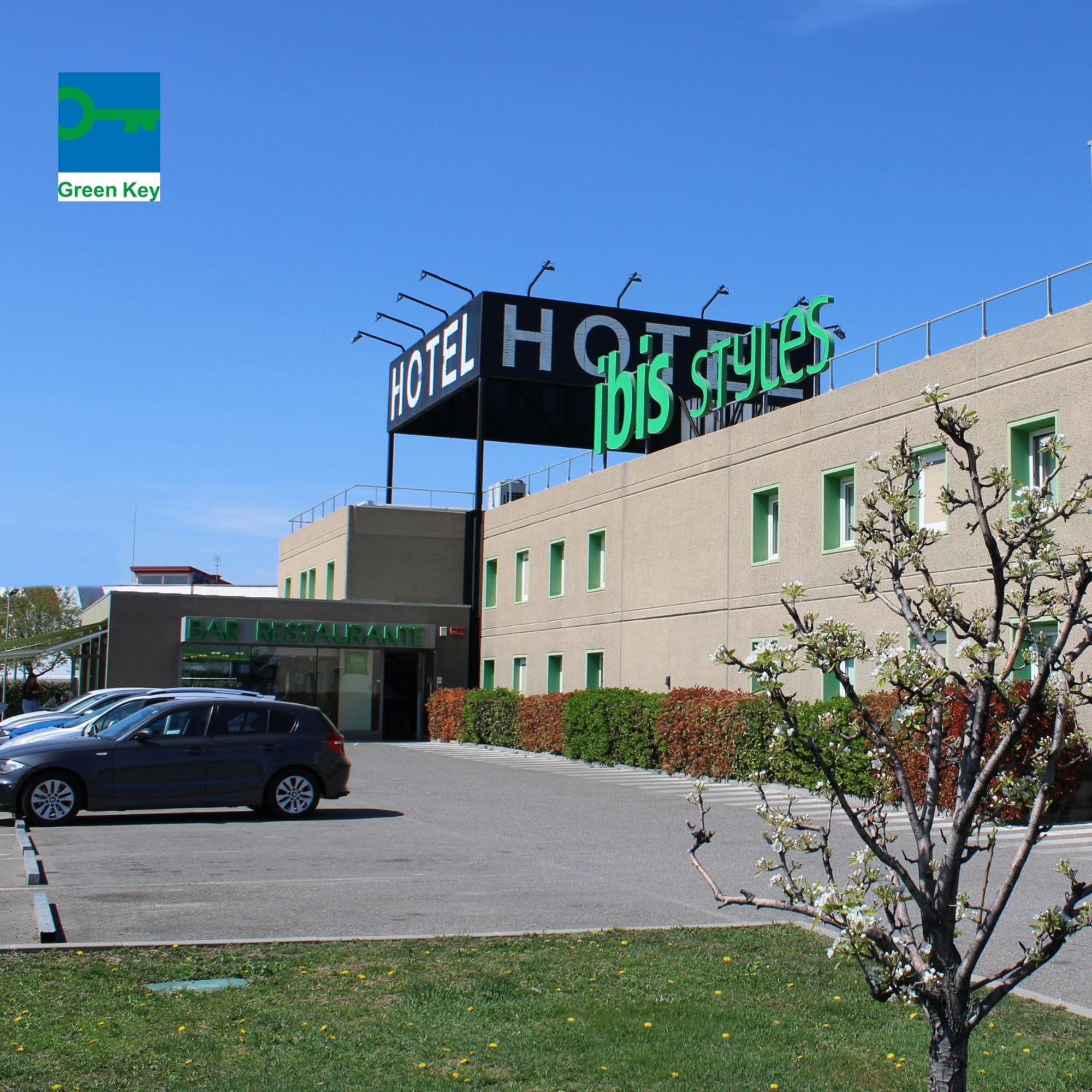 Hotel Ibis Styles Lleida Torrefarrera Buitenkant foto