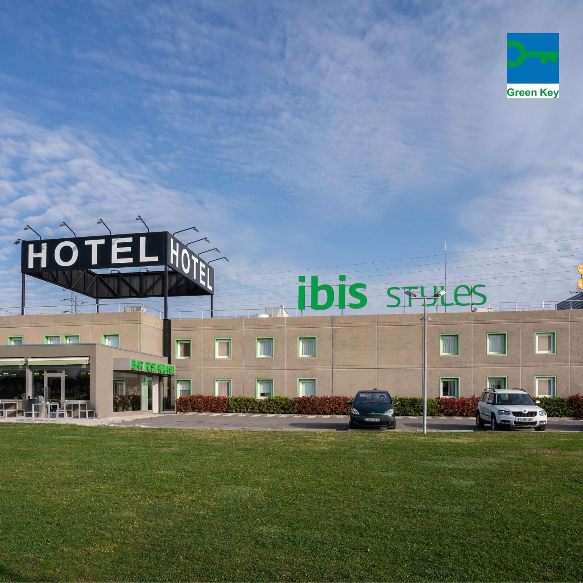 Hotel Ibis Styles Lleida Torrefarrera Buitenkant foto